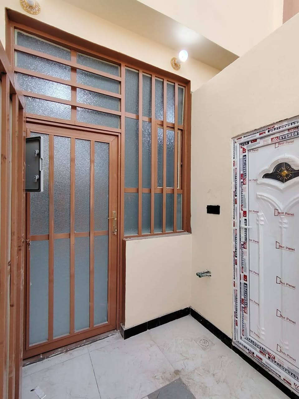الهم صلي على محمد وال محمد
// المساحه ٥٠متر 

#هـ***********

طابو زراعي

النجف .شارع الصب مقابيل ملحق قرية الغدير 

بناء حديث وغير مسكون // اساس وسقف صب // طابوق 🧱 

#شارع١٢ متر // خدمات // سوق 

النجف 
#ملاحضة. يوجد جميع الدور والقطع الاراضي 

#السعر. ١٨ ونص
