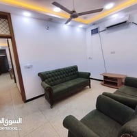 شقه مؤثثه للمسافرين والزوار والعوائل المحترمه ١٠٠ م طابق اول غرفتين وص...