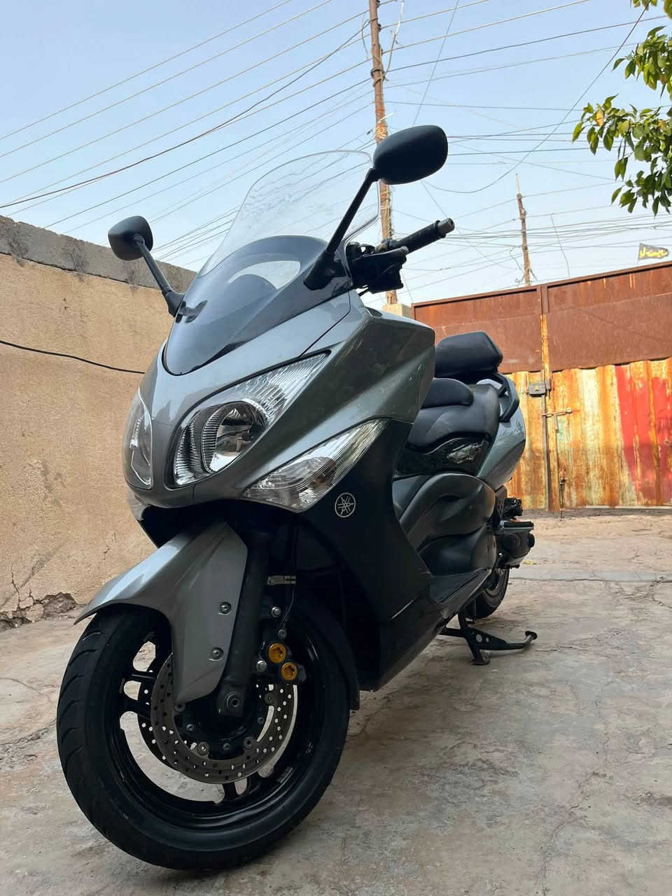 Tmax 500 2011
دراجه مكفوله من كل النواحي 
تدفه يدات 
تجوه اصليه 
كلج مالوسي 
صالنصه رياضي 
زوج تايرات جديد
ممشاه  46 km 
عنوان بغداد 
***********وتساب
***********📞

