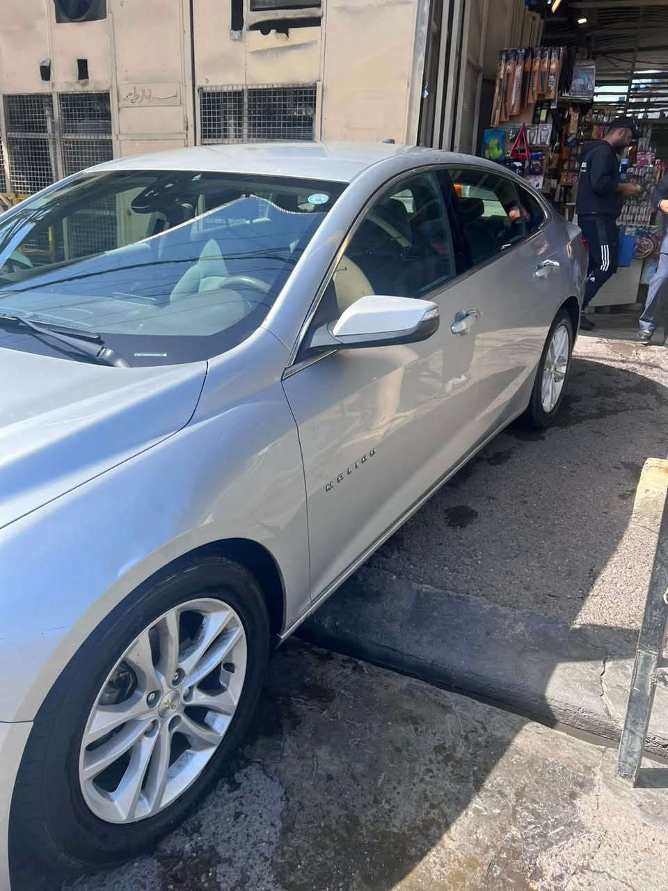 شوفرليت ماليبو 2018 LT گلين تايتل للبيع أو المراوس 🚗 السلام عليكم، متوفرة سيارة شوفرليت ماليبو موديل 2018 فئة LT، السيارة بحالة ممتازة وجاهزة للاستخدام، مواصفاتها گلين تايتل بدون حادث وبدون إيرباك ، المحرك كفالة وحجمه 1.5L توربو، وفقط الكير مبدل وجديد، المواصفات كراسي مخمل بلاد تحكم كهربائي، بصمة تشغيل وبصمة أبواب، شاشة كبيرة وكاميرا خلفية، تحكم ستيرن كامل ومثبت سرعة، تبريد قطعتين، وويل كروم حجم 17 بلادي، السيارة صدر وحدادية جديدة وما تحتاج أي مصروف، محرك بشرط الفحص والسنوية جاهزة للتحويل مباشرة، مكان تواجد السيارة للمعاينة في بغداد، للتواصل والاستفسار الاتصال على الرقم: ***********.
