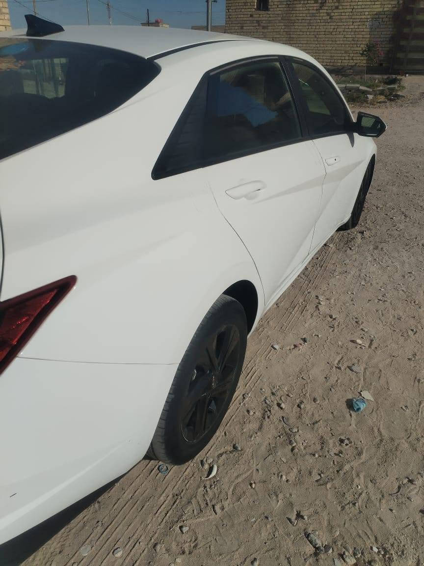 النترا امريكي موديل ٢١  كما موضح بالصور الحادث ب السونار بدون دواخل
ماريد اطول ب الكلام الموصفات معروفه 
السعر ١٣٠ وبيها مجال بسيط تريد تحويل تريد وكاله خادم
غير متواجد على نت 
اتصل ***********

