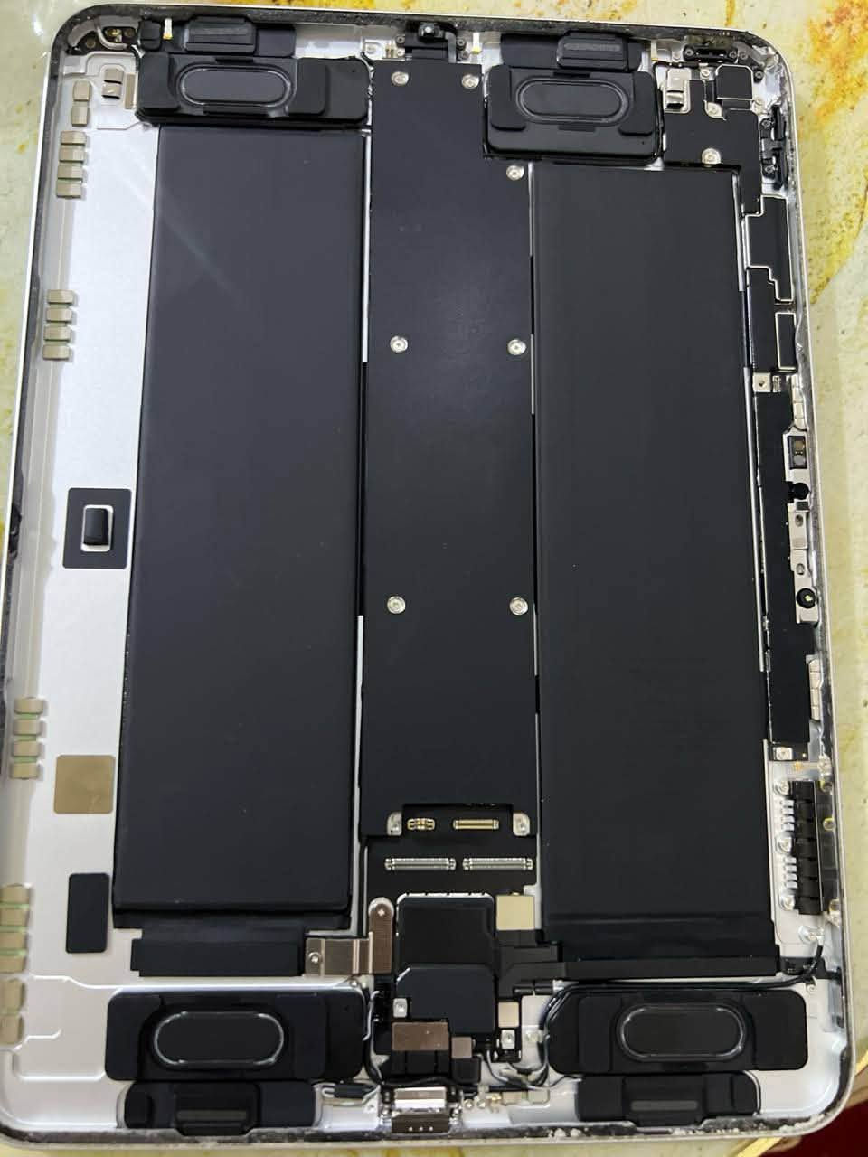 iPad Pro 11-inch (M4) — Model A2836.
ايباد امفور حجم 11انج شرط الفحص شغال مأخوذ شاشته فقطً
بس زر تشغيل معلك وما يدعم سماعات رأس
سعر 350ألف وبي مجال

***********
