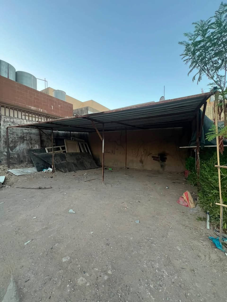 سلام عليكم عندي سقفيه لبيع  6امتارً  عداد 5@إشارةكلش نضيف  مكاني كركوك حي عسكري ***********
