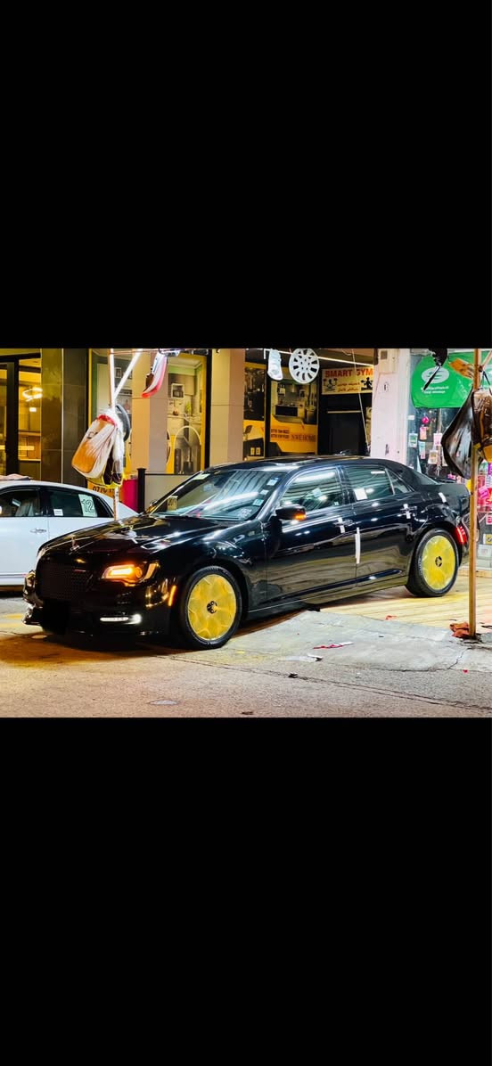 ‏CHRYSLER 300s 2017
ئوباماى كامل مواسه فاتى S
پانوراما - كوشن جلد و كاره با -
به صمه - شاشه و كاميّره و رادار ئاوينه فول فول
بىّ بوياخ زور تازه و جوان ماشااللّه ا كيّرٍ ومه كينه ى به شه رت نه كراوه ته وه سه نه وى وره قه م وهه زه وزينكَه و رِيّكَاوبان تازه يه دينار مه سره فى تيا نييه مالى دوّسته سه ياره كه دوو ده رگاى ساردى بچوكى هه يه
تازه و ريّك و بيّكه ماشااللّه ته حويل وغه رامه به شهرت
ماوه ى رؤشتنه كه ى (٦٧)مايل رؤشتوه ناو نيشان  ده ربندخان
زماره ى موبايل *********** په يوه ندى بكه ن دار بنديهكان, السليمانية
