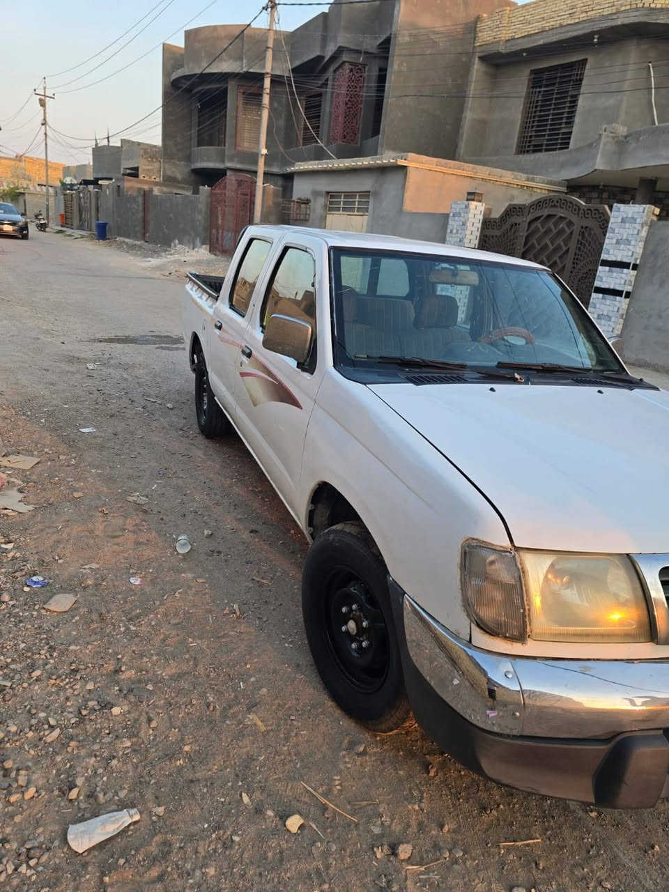 للبيع فقط  نيسان بيك اب دبل قماره رقم بغداد  تحويل بالوقت ليعجبك الموديل ٢٠٠٢  مكفول من التبديل والحادث نعم يوجد  كلير في البدي   شي بسيط  الكير والمحرك والصدر  مظبوط سياره جديده جدا  كل عملي بغداد والمحافظات  وين يعجبك اطلع بيها  طرق بعيده قريبه  تراي للشمال وارجع  السعر ٧٥ وبيه مجال *********** مكاني واسط الكوت
