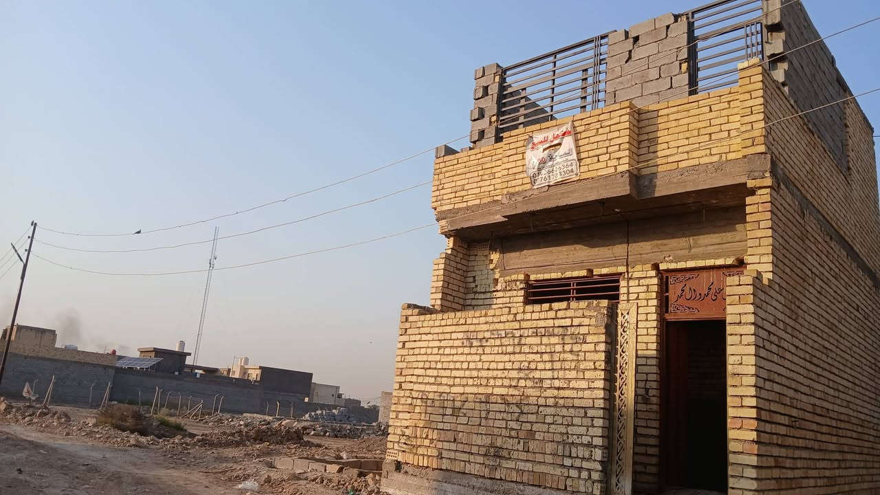 للبيع هيكل ٥٠ متر زراعي قرار ٢٥ العنوان منطقت الدوانم قرب سويب ايم الشرطة الخامسة  مسس كهرباء وبواري كاملة بيبان وشبابيك السعر ٣٢ مليون م ***********

