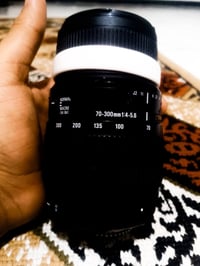 كاميرا نيكون 5200 • عدسة رياضية • كامل الملحقات