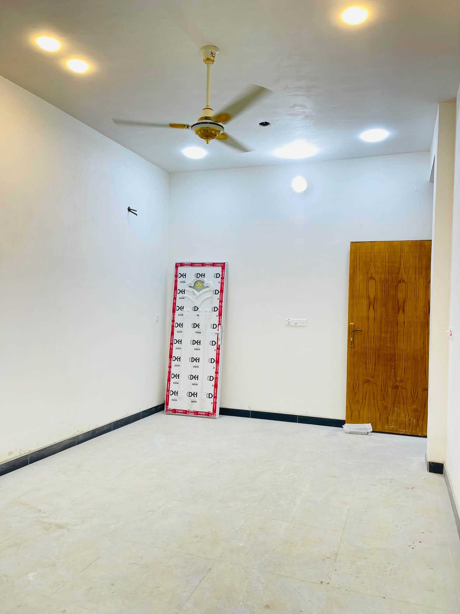 السلام عليكم بيت 100 متر زراعي سند 25 بي قرار محكمه الكرغوليه مقابيل ماركت الهدى بناء جديد رفت بناء طابوق
 ماء كهرباء خير من الله مقابيل المدارس الكرفانات ***********
