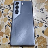 تيكنو كامون 40  برو 5G للبيع أو مراوس شاشة فطور وبيها نقطة خضرة صغيرة ...
