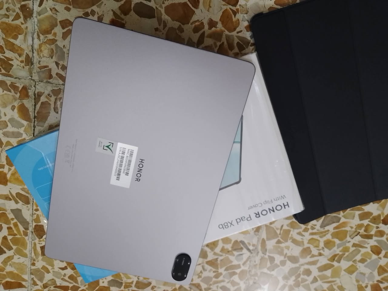 هونر باد X8b • مستعمل اسبوعين • كارتونه وغراضه
