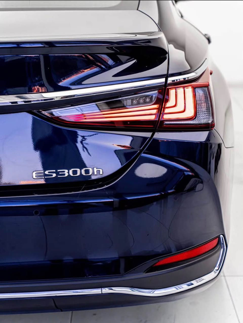 ES300h • هايبريد • دهوك