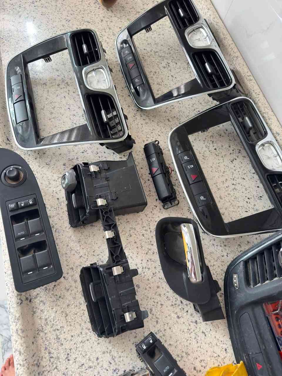 اغراض c200 كل الموديلات  هواي نواع عندي الها  كصه شرط 
***********
توصيل موجود لجميع محافظات العراق
