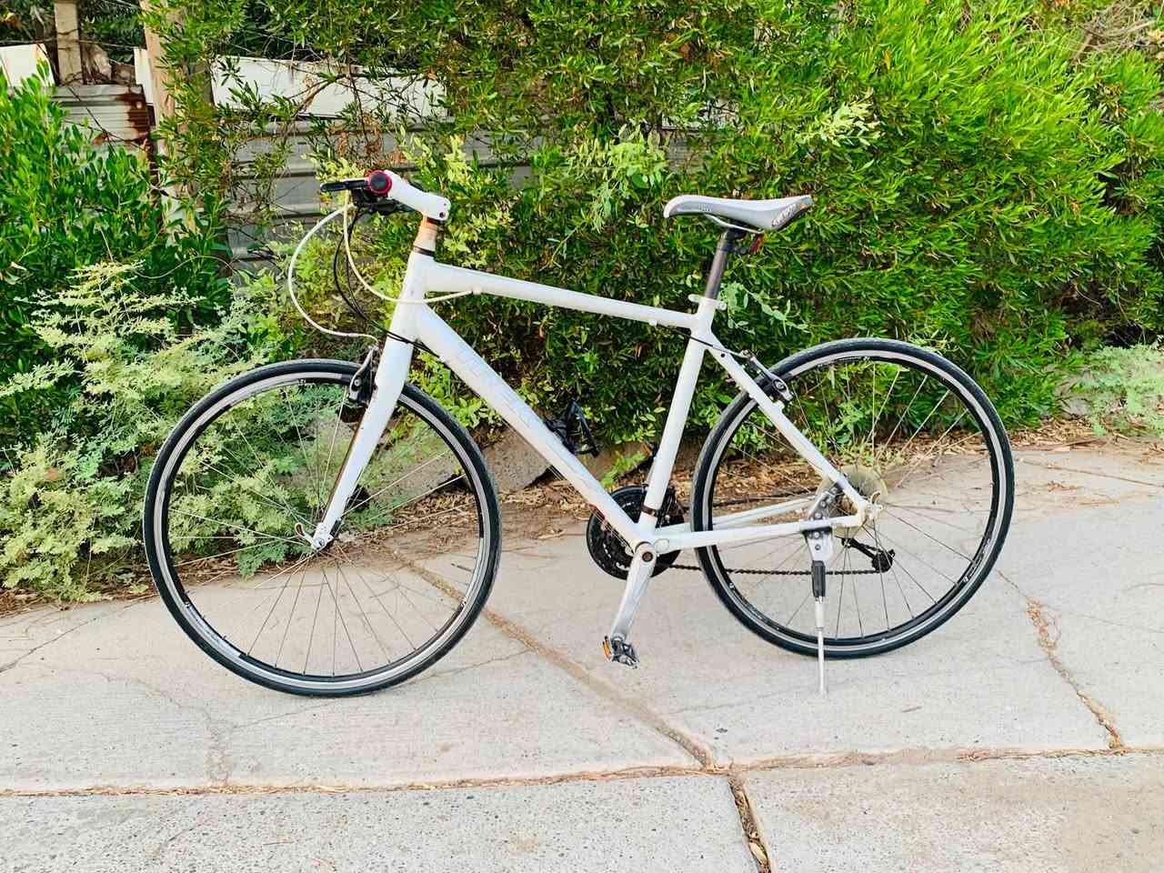 دراجة هجين ماركة TREK رياضي أمريكي 🇺🇸 

السعر / 250  / ألف 💵

المعدن / المنيوم خفيف 

الحجم / 28 / فريم عالي

ماشة مطعم بألياف كاربون  

دبل كير فقاس شيمانوا 

كير امامي /3/ نمر شيمانوا 

كير خلفي /8/ نمر شيمانوا 

سستم بالكامل شيمانوا مختم 

ويالة زوم يبقتين المنيوم خفيف  

زوج تايرات كتان اصلي مال شركة

سرج طبي اصلي مريح شيمانوا

دراجة ما ماشية بالعراق حاوية 

كل غراضها أصلية إذا مبدل برغي ترجع 

كلها مختمة وبيها باركود موصفات 

العنوان /موصل_حي_الوحدة 📍

تواصل / *********** / وتساب أو اتصال ☎️ 

يوجد توصيل جميع محافظات العراق 🇮🇶
