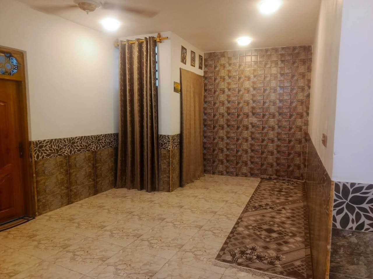 بلاش وو قصاط اقصاط
السعر ب ٤٣ مليون فقط 

دار للبيع ١٦٠م 
طابو زراعي اقرار محكمه 

نجف مقابل ملحق قريه الغدير 

بناء حديث أساس وسقف كونكريت صب مركزي 
طابوك جمهوري 

يحتوي البيت ع ٢ غرف و صالة 
وستقبال ومطبخ ومجموعه صحية 

شوارع تبليط اناره ليليه 

السعر ٤٣ 
#هـ***********
#هـ***********
