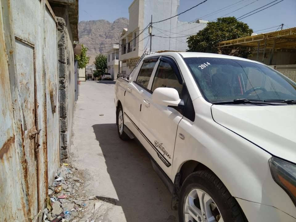پیکابی سانگۆنگ مۆدیلی ۲۰۱٤. بۆ فرۆشتن . 
مواسەفات

گیر ئۆتۆماتیک و گیری بەشەرت . مەکینە بەشەرت . ویل کەپ 
ئاوینە کارەبای . جام کارەبای . قفڵ مەرکەز . بلوتوز .  سەنەوی لەگەڵە بەس بەناو ناکریت . سێ پارچەی سبوغە بێ ناوگرتن . هیچ کیشەی مەدەنی نیە هەمووی بەشەرتە . 
نرخ ٤٦وەرەقە و مەجالیکی کەم . 
شوین حاجیاوا .***********
