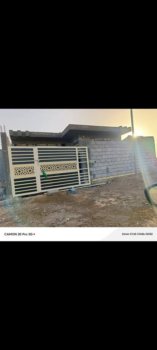 للبيع بيت مساحه 400 بأني 200وباقي قطعه 200علوان صويره حي العهد مقابيل تمثال الزعيم طابو زراعي سند 25 كافت الخدمات بي رباط ارضي السقف صب كونكريت ربطات طابق ثاني غرفتين نوم خمسه ونص مطبخ خمسه ونص ستقبال 7في 4وص صيحات داخليه و خارجيه مجاري كهرباء بوريات تسليك تصال ***********
