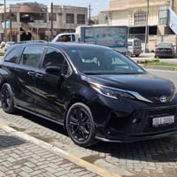 تيوتا سينا 2024   سيارة فول XSE  ضررها كما موضح بصوره مبدل  صندوك ودعا...
