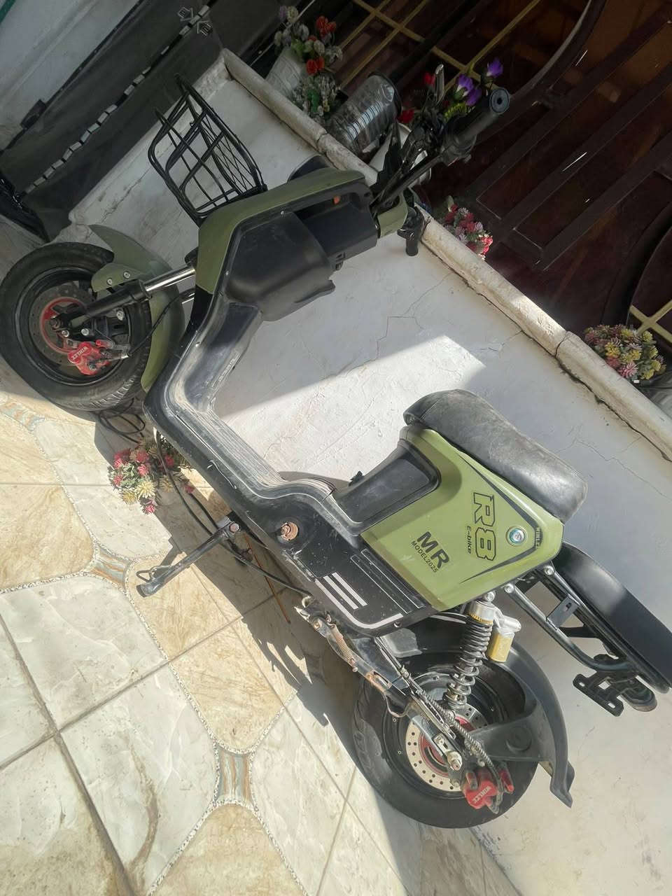 الدراجه كلش نضيفه مابيهة أي نقص ع الشحن سعرها ٣٠٠ قفل
الدوشك نضيف لا مشكوك ولا نازل سعره ٦٠ 
والتخم كلش نضيف سعره ١٠٠ ألف 
مكانهن الكفائات خلف حسينية أبو تراب قرب الفلكه أبو الدشير للاتصال مع صاحب الأغراض اني مكلف بالنشر ‏‪+9647711856400‬‏
