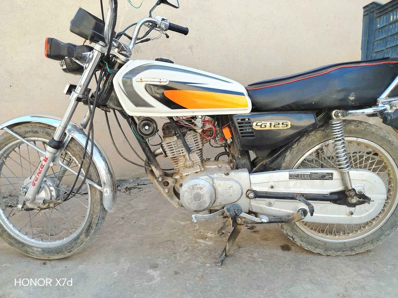 سلام عليكم  من رخصة ادمن ماطور ناما لبيع
موديل 2019
محرك معمر بستن وكور   كهربائية كامل ماعدة دشبول  
 ماطور  يعوزلو باتري و هورن  فقط  ماطور شغال  مال شغل 
مكاني الرشيدية رجااا الي مو شراي لايتصل ***********
السعر 400 بيها مجال  رجااا لاتكسر حلال الناس تحياتي لكم
