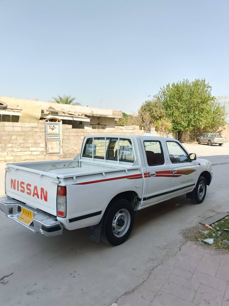 نیسان مۆدێل2008ێابانی
سعری خوار بازاڕ110گەڵا
بێ بۆێاخ کارتوساردی هە ێە دەبڵ گێچ چوارجام کارە بای
ناوسور چوارتاێەی تازە بۆ بەسراوە
سەنەوی تەواو بوە ژینگەی پێشوی دراوە
گێڕو مە کینە واکسل بە شەرت فیتر
تە قەوڕەقەو ساردوگەرمی بە شەرت
سەێارە کە مەسرە فی تێانیە 
هە مو گێانی بە زمان دە فرۆشم ماڵی دۆستە
ژم***********
***********شوێن سیدسادق السليمانية, العراق
