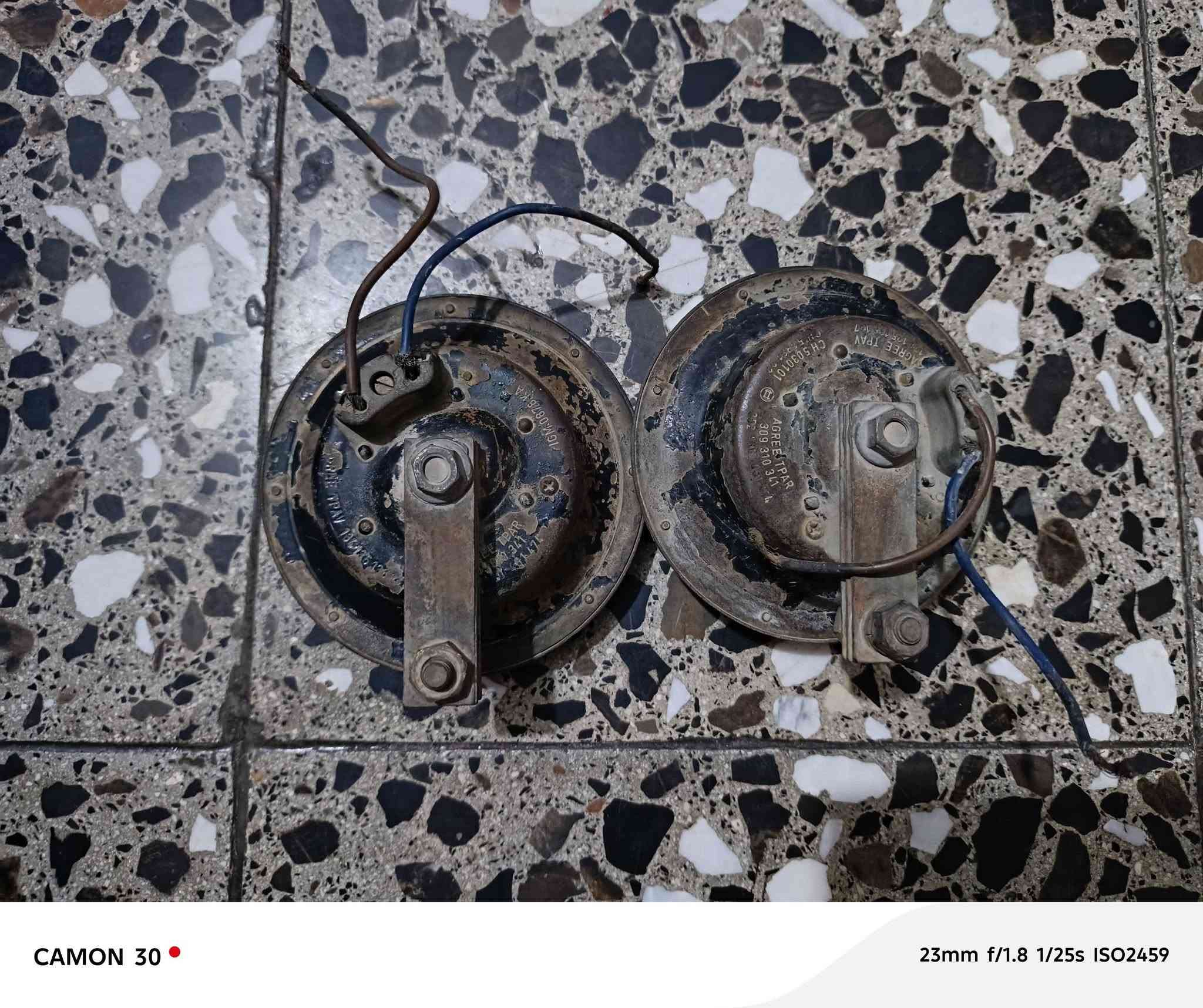 السلام عليكم البيع هورنات بوش الماني جنح 
الاستفسار على الرقم ***********

نص مكتوب في الصور:
- CAMON 30 • 23mm f/1.8 1/20s ISO2321
- CAMON 30 23mm f/1.8 1/25s ISO2459