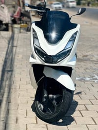 ‏السلام عليكم PCX جيل رابع كوري ‏ماشية20الف حقيقي   ‏مواصفات ‏ABS مانع...
