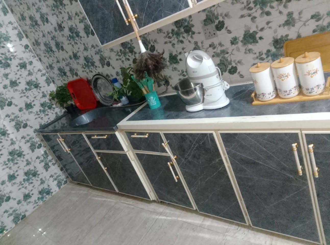 كاونتر استخدام قليل
سعر500اخذته ب650 جديد العنوان بغداد الشعب رقم ***********
