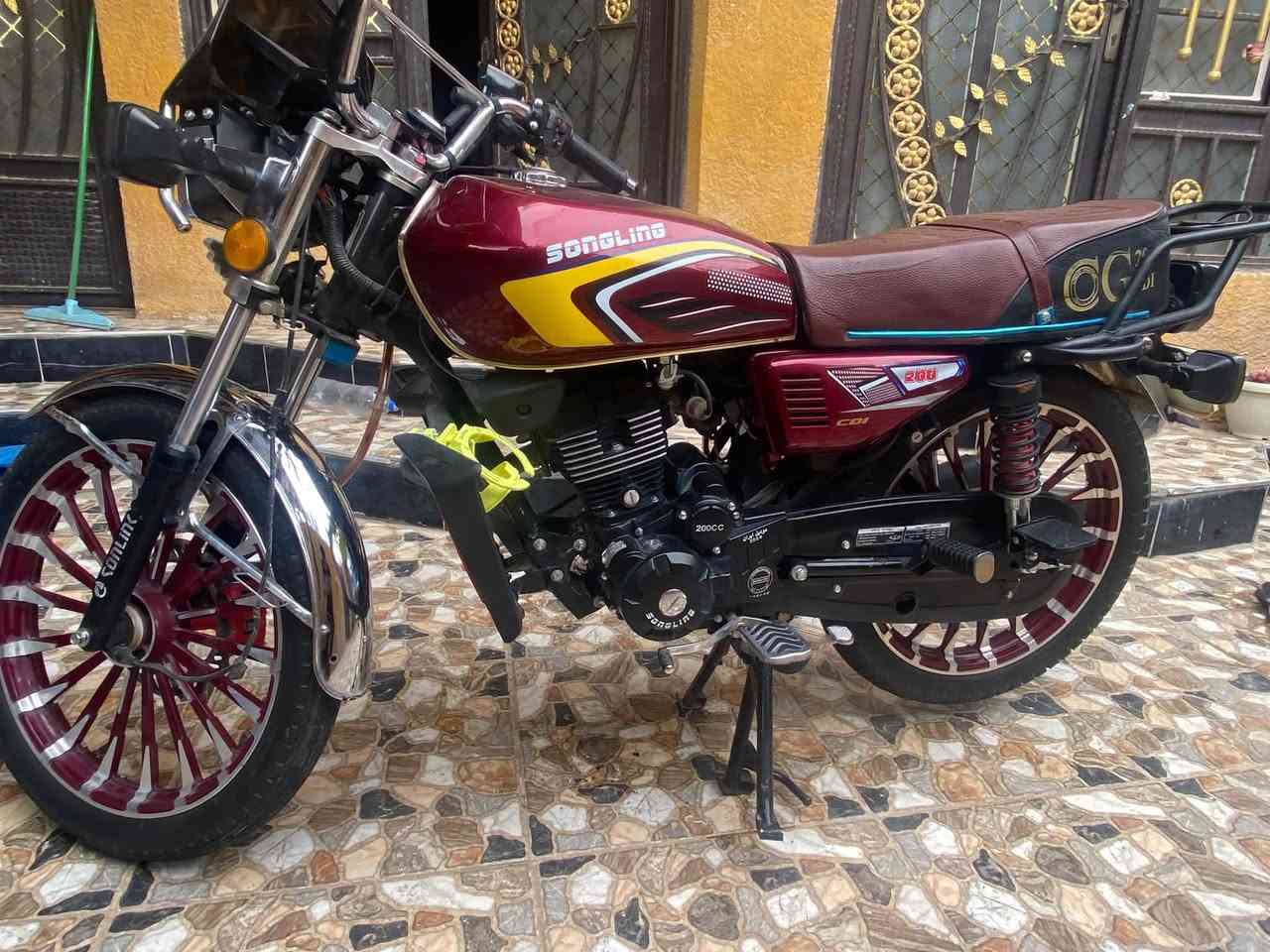 السلام عليكم سيفان 2026 اخت الزيرو ماماشيه اهواي  محرك 200cc دراجه كفاله من كلشي محرك كهربائيات شاشه شغاله رقم ***********
