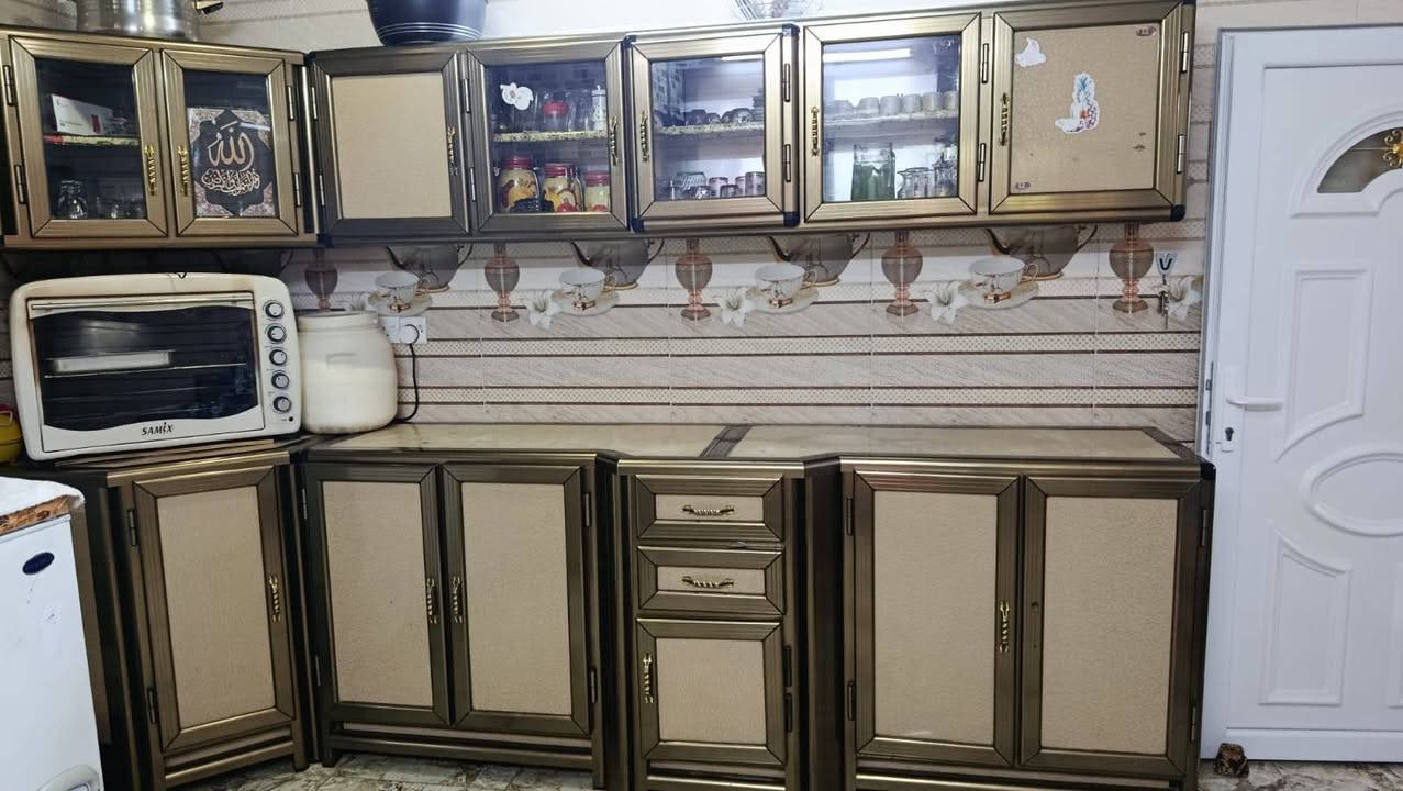 الكاونتر 300
والجربايه 50
والبوفيه 75
وكلهن بيها مجال
لتواصل ***********
