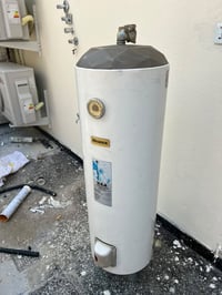 اغراض منزليه نظيفه   ثلاجه هيتاشي  350  طباخ كريازي  250  كيزر هتكس  1...