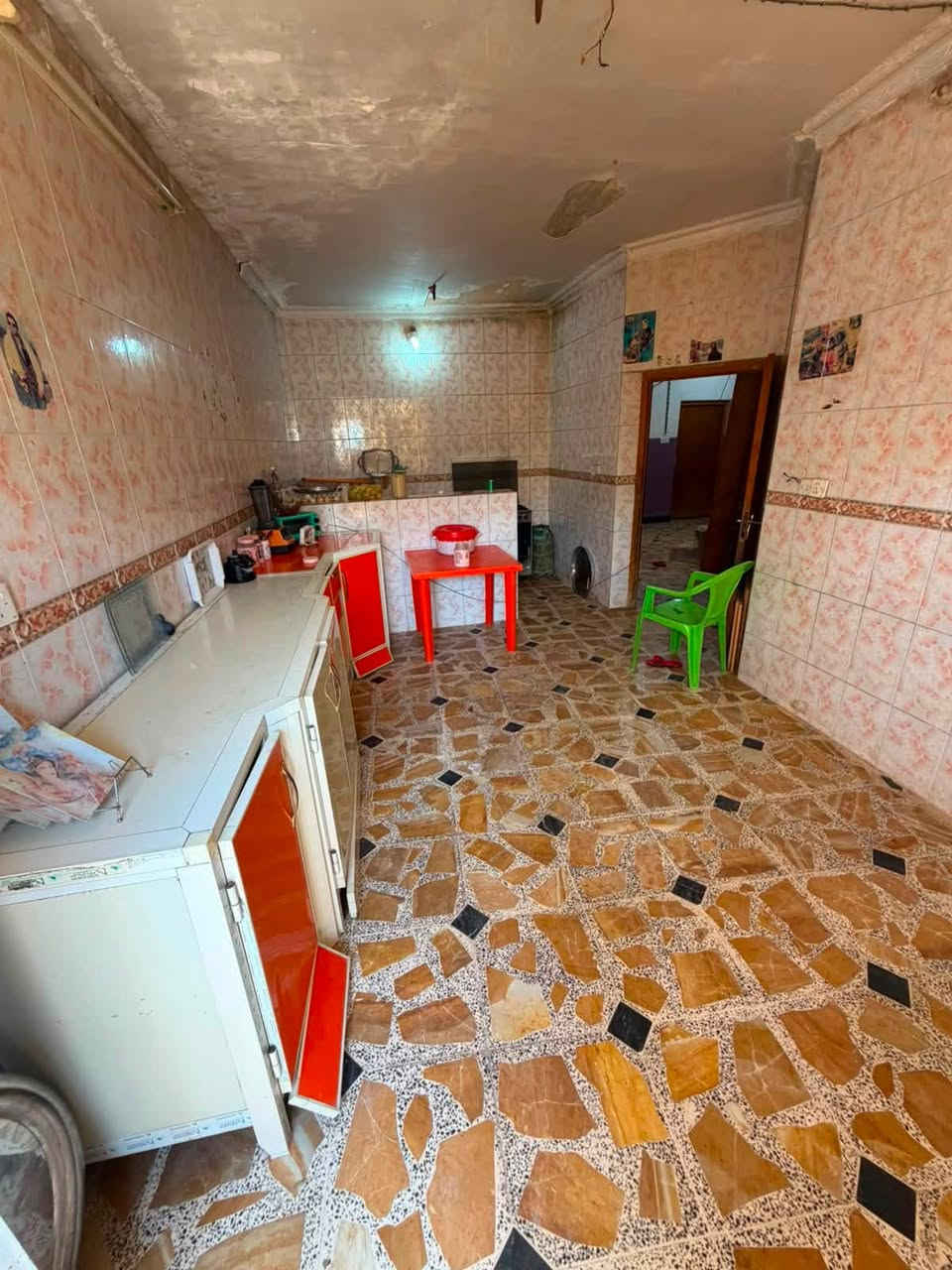 مشتمل للبيع حي الجبيريه الثالثه خلف معمل الكاشي 
بل بدايه موقع راقي مساحه 150متر 
غرف وصاله ومطبخ واستقبال وصحيات 
بسعر مناسب 
الاستفسار والاتصال ***********
توجد لدينه جميع العقارات
