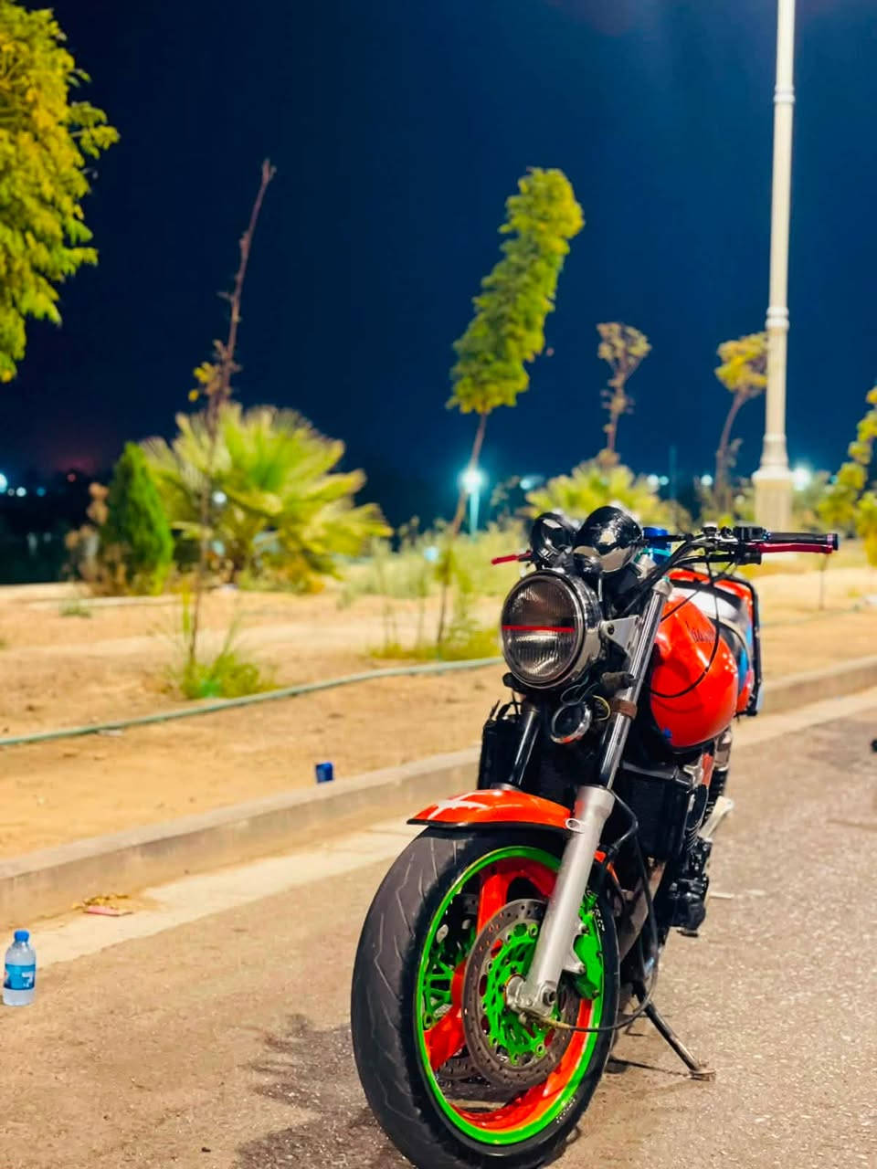 السلام عليكم ورحمة الله وبركاته للبيع
دراجه بطح CB400✈️
الدراجه بيها نقوصات خفيفه دشبول على اشاير 
1 2 3 بطناش شلعه و معدل رعب يشكن الكاع بيها خربطه بل كابريته عوزها تنضيف و ترجع فول محركها بلادي ما ملعوب بي و تحتاج تفيلس فقط مكان الدراجه صلاح الدين باقي التفاصيل التواصل مع الرقم التالي و شكرآ
*********** متواجد واتساب فقط
