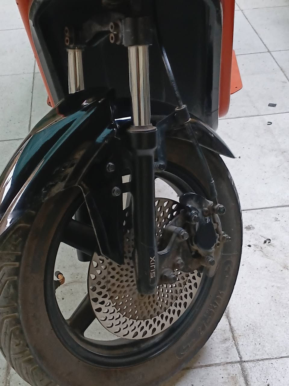 للبيع بدون بطاريات جاهزة من كلشي مابيها اي نقص 
تكدر تخليلها ليثيوم او بطاريات عاديه بكيفك 
سعرها 325  قفل رجائا المايعرف بيهن لا يفتي من كيفه
دراجة شحن نوع U2   غنية عن التعريف 
المايعرفلها لا يقارنها ب R9   فرق جبير لان هاي اكبر بالحجم والمواصفات . 
مكاني زعفرانية ***********
