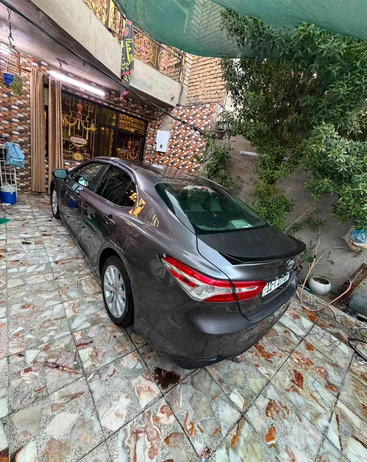 السلام عليكم 
تويوتا كامريLE 
السعر١٤٠ وبيها مجال 
موديل2019 رقم بغداد الجديد بسمي  
عداد المسافة 73 الف
حجم المحرك 4 سلندر2.5L  بانزين 
صور السونار داخل المنشور 
وصور الحادث كذالك 
مكينة كفاله من كلشي والكير كذالك 
حداديه صدر جديده تخم تاير جديد 
السيارة نظيفة كلش وجديدة  متعوب عليه 
الاستفسار ***********
العنوان بغداد
