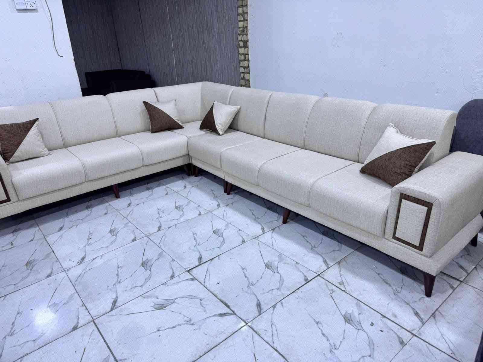 ديوان ٢ • ٢٠ مقعد • ١٤٫٥م`,`بيج اوف وايت`,`جديد`,`معمل بغداد`,`خشب بلو...