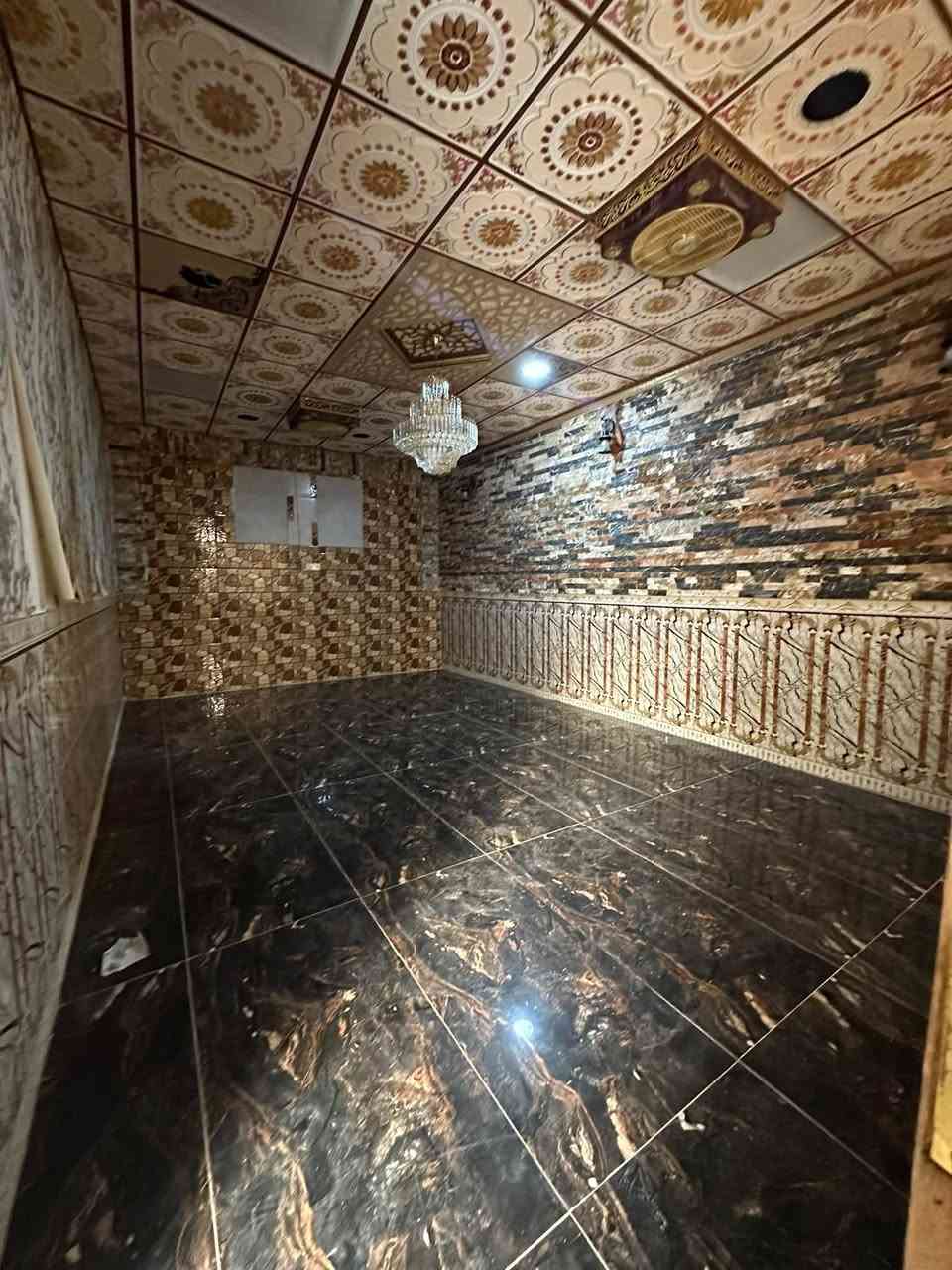 بل بدايه شارع ٦٠ • ٣٠٠م • ٥ غرف