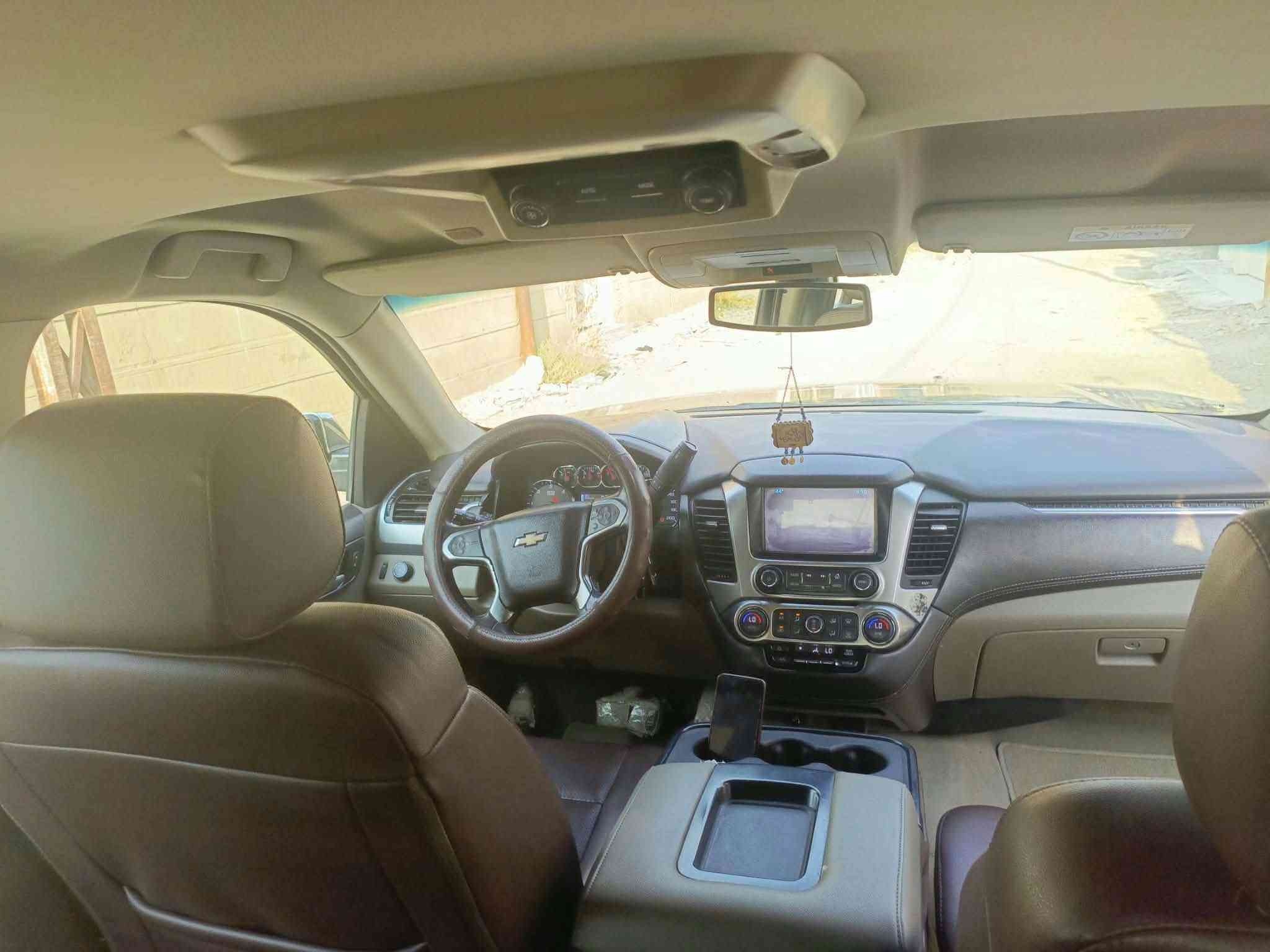 السلام عليكم
تاهو للبيع موديل 2020 فئة LT ماشيه 165 الف كيلو متر السيارة محرك 8V سلندر 5300  خليجي حادثها جاملغ وبنيد السيارة رزنه وعدله وشلعه بيها يعني فول  و احلى من الصورة رقم بغداد
السيارة كامله من كلشي تبريد ثلج ماتصرف عليها تايرات جديدات 
 الاستفسار
السعر 31 الف دولار 310$ ورقه  
الاتصال على هذا الرقم (***********)
موجود واتساب واتصال
