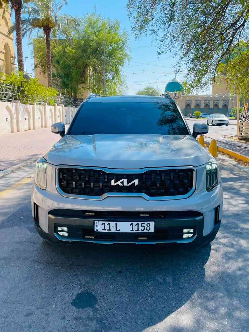 كيا تيلورايد SX أعلى فئة برستيج اكس برو  (sx xpro prestige ) فول مواصفات.
موديل 2023.
رقم بغداد مميز رباعي (السعر شامل اللوحة).
لون السيارة مميز : إسمنتي 
سيارة كل نقص مابيهة ولا بيها ملاحظة جاهزة البدي نظيف من ناحية الخدوش والرصعات.

السياره حادثة نص قبق جنطة فقط كما موضح بالصور  بدون ايرباك والباقي كفالةً عامة. صور الحادث موجوده بالاخير.

المواصفات:-
1-أنظمة قيادة.
2- محرك 6 سلندر 3800 
3-  ويل كب حجم 18 اطار نقشة خشنة  
4- كامرات 5 محيطية مراية داخلية كامرة 
5-سقف اسود شامو كنتارا 
6-بصمة ابواب امامية  وبصمة تشغيل وتشغيل عن بعد
7-لايتات زينون عالي ناصي عدستين 
8-اشارة في المرايا الجانبية مع حساسات الاجتياز 
9-مصابيح ترحيب في مقابض الابواب + ترحيب بالمرايا 
10-رادار امامي تفاعلي للتوقف التلقائي امامي خلفي وجانبي 
11- السيارة فتحتين سقف 
12-حساسات امامي خلفي
13-غرفة السيارة جلد نابا اسود نقشة خياط 
14تحكم كهربائي متكامل لمقاعد  المقدمة 
15-المقاعد الامامية  تدفئة وتبريد  
16-شاشة دشبول كبيرة لمجموعة من الايعازات والضبط
17-بردات اصلية للابواب الخلفية 
18-مقاعد وسطية تطوى كهربائيا ويدوية الفتح 
19-انارة ليزرية محيطية متعددة الالوان لأنارة دواخل السيارة 
20-مرايا جانبية شفط كهرباء 
21-خاصية تحديد المسار والتنبيه عند الخروج من المسار 
22-المقعد الوسطي منفصل  VIP
23-تبريد السيارة 3 قطع 
24-تحكم ستيرن جهتين متعدد الايعازات 
25-وضعيات القيادة عدد 5 
26-تنبيه بالارتجاج في المقود عند الخروج من المسار او عند الرجوع 
27-كشن السائق مساج وذاكرة 
28- جنطة كهرباء فتح واغلاق 
29-ستيرن تدفئة  
30-وضعيات قيادة + 4x4
31-اوتو هولد + اوتو ستوب 
32-تحديد مسار الي + مثبت سرعة 
33-تبريد خلفي منفصل 
34-شاحن واير ليس 
35-منافذ شحن بالكشنات وبالخلف 
36-سستم صوت هارمن كاردن 

رقم بغداد تحويل مباشر بأسمي.
الموقع بغداد زيونة.
السعر (30,500$) فقط.
للاستفسار اكثر الاتصال او مراسلة واتساب:-

***********
