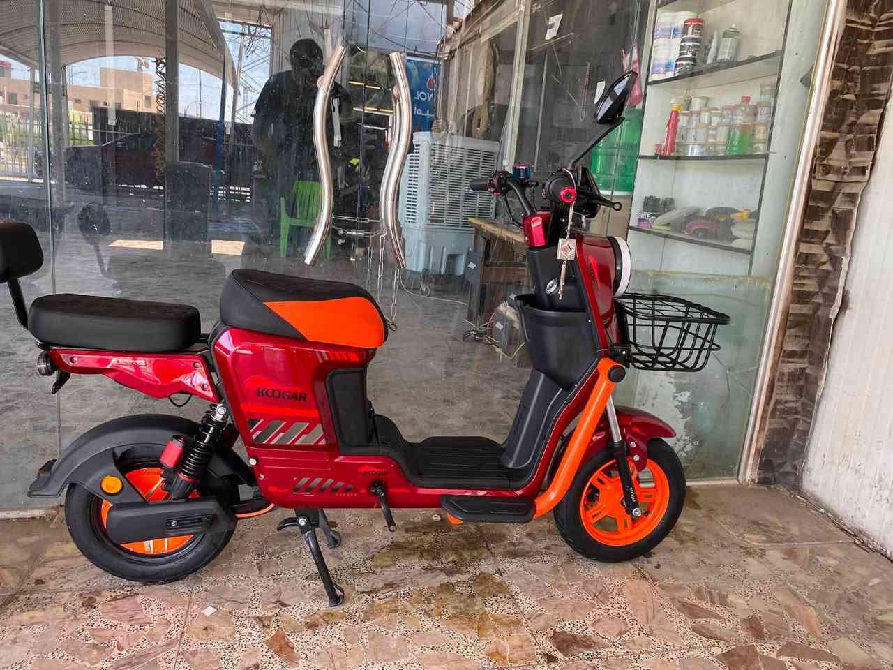 السلام عليكم للبيع دراجه R9 
الدراجه صار شهر من مآخذها 
شرط الفحص 
بركات دهنيه
٥ بطاريات 
لايتات قويه 
اي نقص مابيه 
سعر الدراجه ٥٠٠ ألف قفل قفل قفل 
مكاني بغداد حي العدل 
***********
