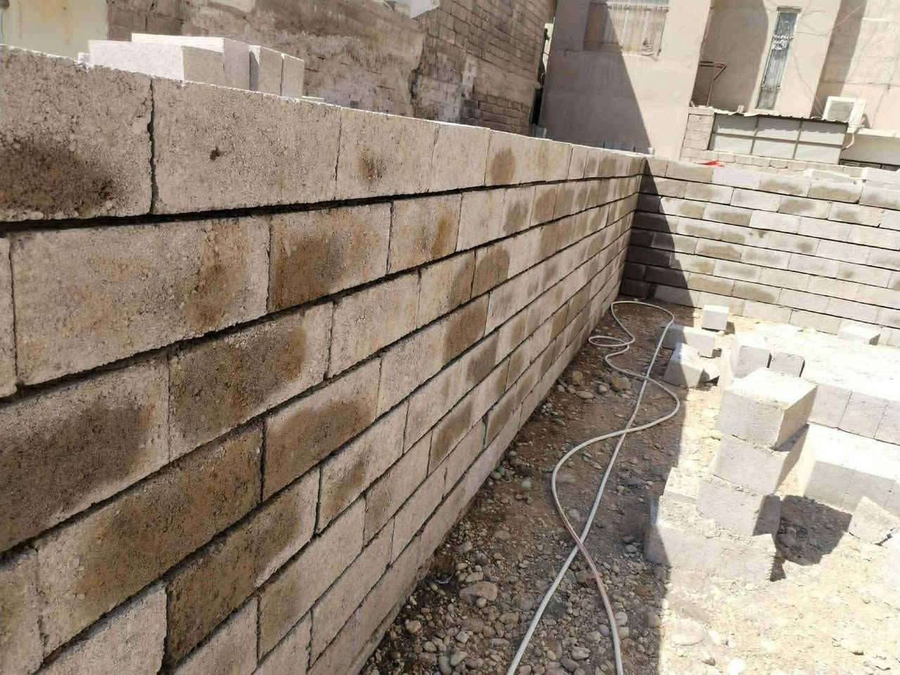 اني بناء وهذا شغلي ومتفرغ حالين اليحتاج بناء يخابر
شرط هندسه تريد اطلع بيوميه تريد طوب عادي وعدنا عمال تصفيط بادلوت عمال تنضيف  تعديل تيكله صب ارضيه 
كادر كامل عندي وأسعار مناسبه  هاذ رقمي *********** كورك  *********** اسيا موجود فيس هم
