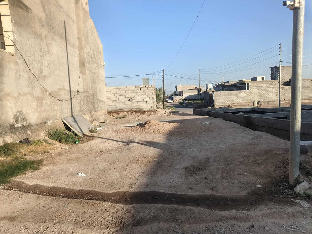 السلام عليكم قطعه ارض للبيع طابو زراعي  المساحه مالته الوجه 8 نزاله 16 المساحت القطعه 128 السكن مقابيل واطيت الكلفه البجويله سعر القطعه 15 بيه مجال اليريده يتواصل عل رقم هذه رقمي ***********
