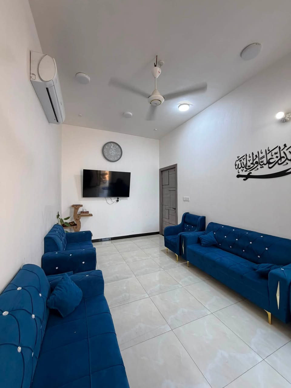 بيـت للبيـع
📍في شارع 100 طابو زراعـي  
المساحـة 115م الواجهـة 5م النـزال 23م
قريـب عن الشارع الرئيسي طابقين
الطابق الاول يحتوي ( غرفة - الاستقبال - صالة - مطبخ مفتوح - صحيات داخل وخارج ) الطابق الثاني غير كامل فقط هيكل للاستفسار الاتصال على الرقم التالي 
*********** ✅
