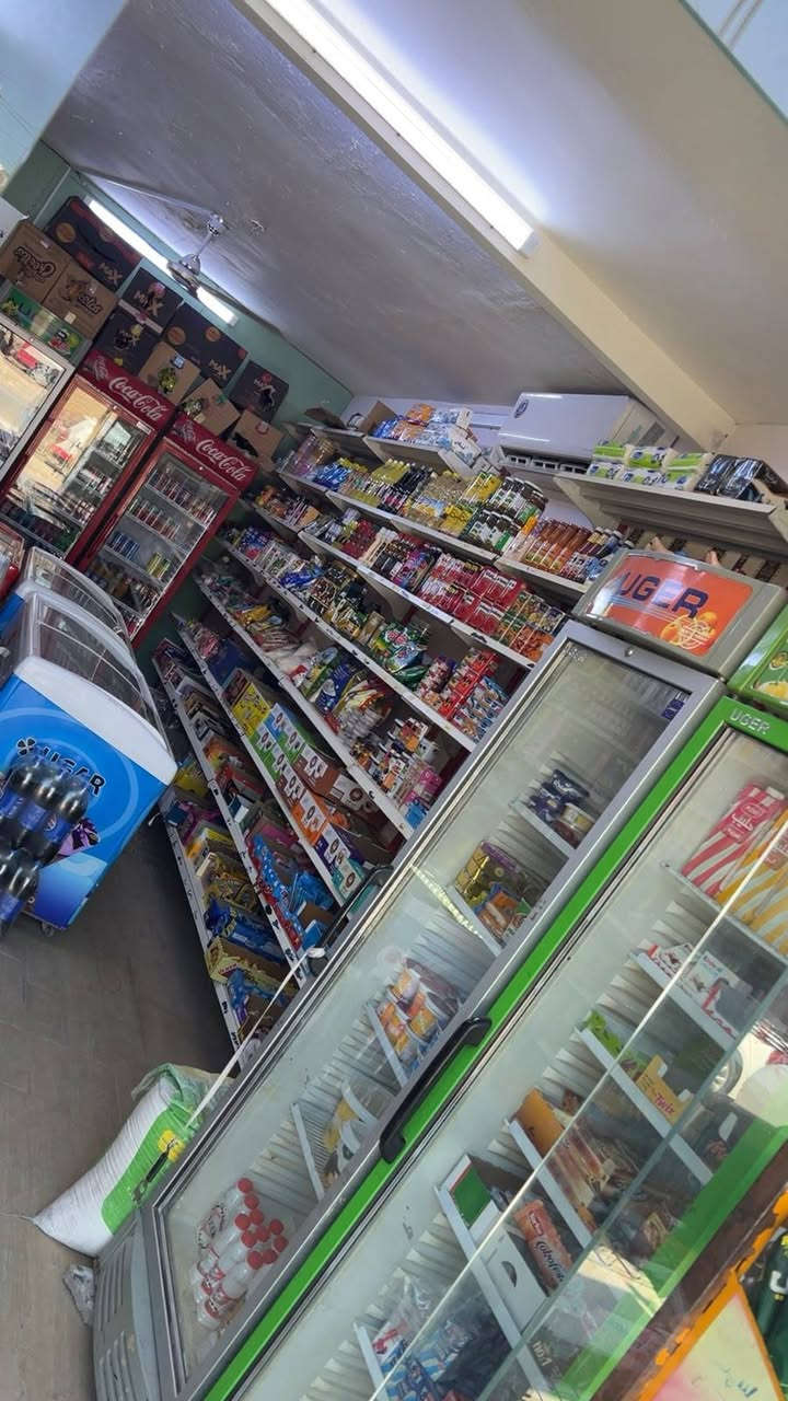 سلام عليكم اسواق للبيع المشتل شارع الكوسترات تحتوي على 6 وحدة مال ببسي بغداد أو 5 مال محل 4 مجمدات بطحية وحدة مال شركة أو 3مال محل ايجار 400 دخل من 300 ل400 أو قابل للزيادة بي سبالت 2 بي جدد بي شاشة بصفك معهد حايط على حايط ***********
