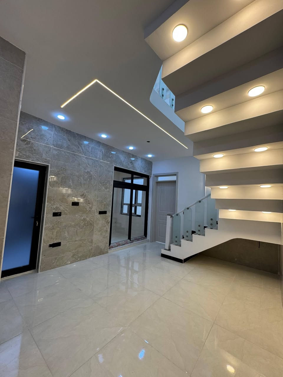 #مكتب_الشغف_للاستثمار_وتطوير_العقار
🏠#دار_للبيع   100متر واجهيه 6،25متر نزال 16متر
 بناء طابقين حديث 

يحتوي البيت. ع[3غرف نوم -استقبال -صحيات عدد 2- صالة- ومطبخ] البيت شغل درجة اولى 

🔶️مع كامل الخدمات
🔴ملاحضه البيت جاهز للسكن 🔑

⬅️نوع العقار  طابو زراعي سند 25 اقرار محكمه 

📍العنوان #بغداد_الدوره_البوعيثه   
      مجمع السلطان الثالث

🔴للاستفسار  خاص او الاتصال ع الرقم 
☎️***********
☎️***********
