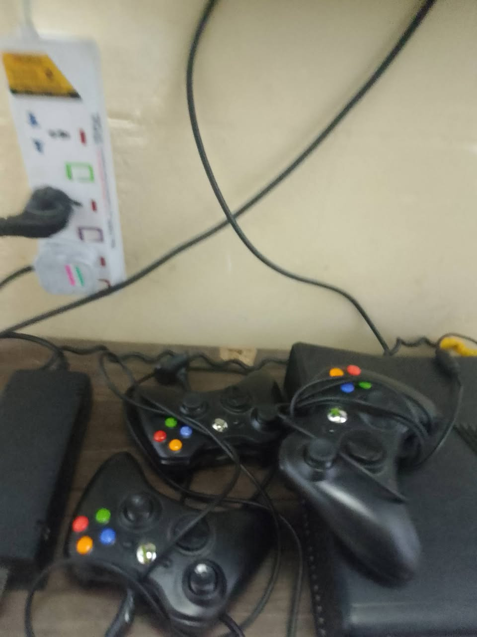 سلام عليكم XBOX360 للبيع اخو الجديد هارد 132لعبة العاب قوية سعر90الف رقم التواصل ***********
