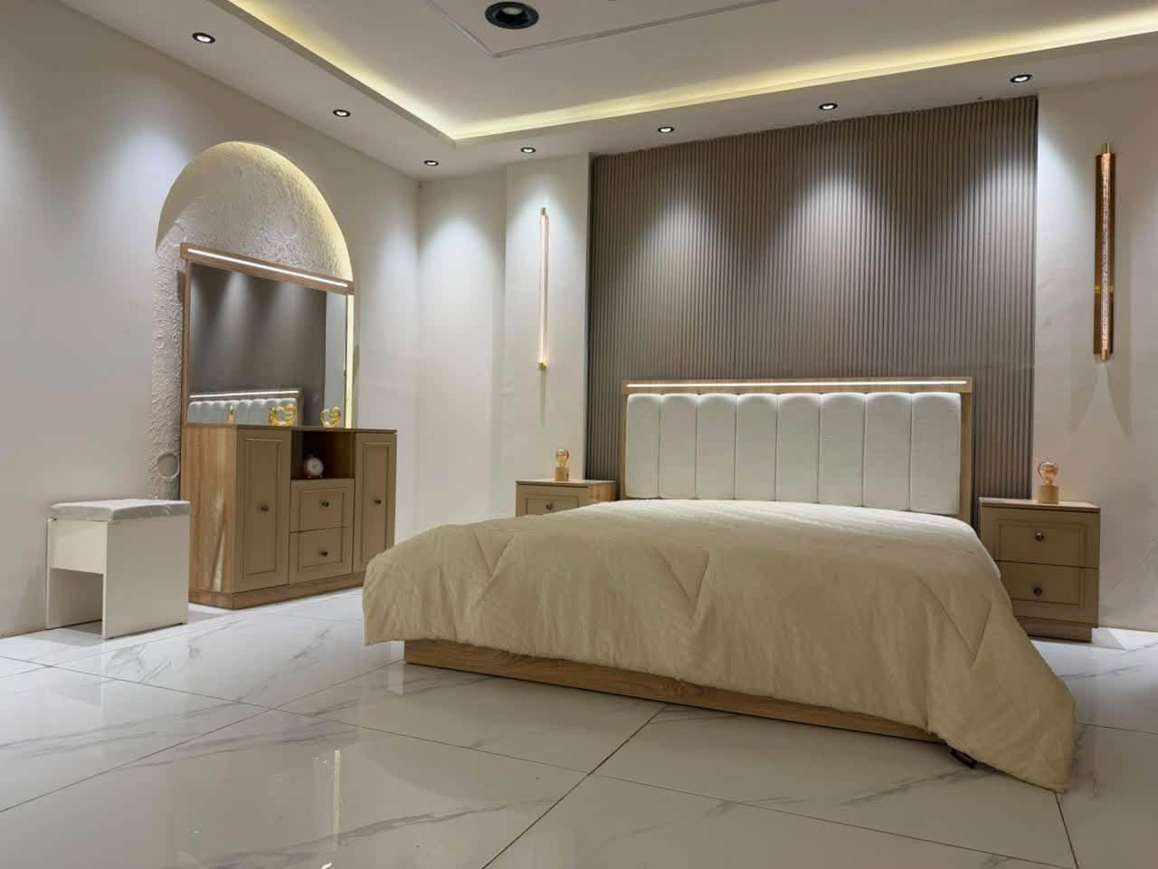 موديل همسة الجديد الون ميتاليك 

🛏 7 قطع كاملة
✅ قياس الكنتور مع الملحق 305 
✅ ارتفاع 210 •
✅ سرير مخزن جك

 💎السعر : 965 الف💸
  للحجز : ***********
