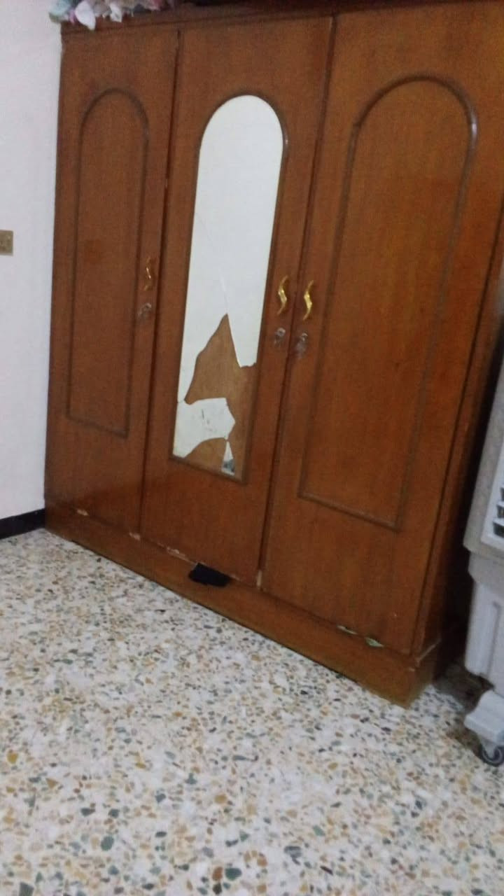 يوجد غرفه البيع موديل قديم السعر ٢٥٠الف وبيها مجال الاستفسار ***********
