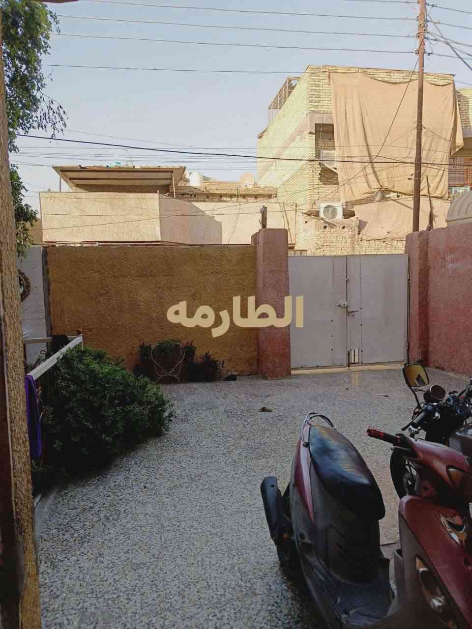 #دارللبيع المساحه200متر  #مشمول في التطويب في منطقة الشعب #حي البساتين السيطره الأولى بالقرب من مدرسة الاقصى التفاصيل والسعر بالمنشور مذكوره 
#كامل_خدمات
#كامل_خدمات
#بالقرب من شارع تجاري و #مستوصف  و #مدارس حكومية ابتدائي متوسطة اعدادية وايضا مدارس اهليه
 #تبليط و مجاري و ماء وكهرباء خطوط ذهبي
 تبليط و مجاري و ماء وكهرباء
1 _ الدار متكون من 7 غرف متوسطه وكبيره 4 في الطابق الثاني و 2 في الطابق الاول و #واحده في السطح( #مخزن كبير ) 
2 _ صحيات 3 وحده خارجيه و بالطابق الاول و الثاني 
3_ متكون من 2 ترك واحد في المطبخ يصلح لطبخ الحار وثاني في ضهر البيت
4_ طارمه واسعه وحديقه مثل ما موضح في الصور
5_ سطح المنزل مسلح (شتايكر)
6_ نوع #السند اصفر توزيع منضمات الامين الانسانيه 
 
#السعر 195 وقابل للتفاوض  
العنوان بغداد حي البساتين السيطره الأولى بالقرب من مدرسة الاقصى  الاستفسار
 اتصل واتساب
 ***********
***********
