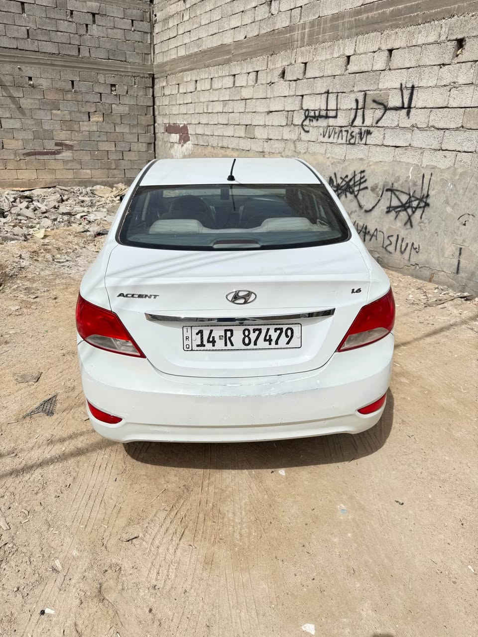 اكسنت 2016 خليجي فول مواصفات فتحه  محرك 1600 دوش رقم بصره انكليزي بيها دواير ورا وبنيد صبغ بدون ضربه كفاله من لحادث السعر 88 بيها مجال حك الجيه عنوان بصره مطيحه رقم صاحب السياره مكلف بل نشر
‭ ‭***********‬ البصرة, العراق

نص مكتوب في الصور:
- 2016 95