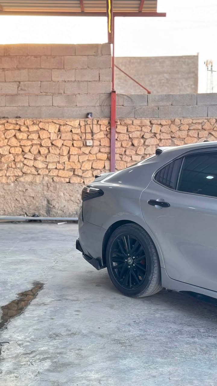 كامري 2022 بانزين للبيع
السلام عليكم 🩶.
كامري 2022 بانزين  للبيع
الفئه se محدث xse 
الضرر جاملغ وبنيد فقط .

المواصفات:
مازدات led
بكلايتات led ثابت + متغير بلمبايل 
البكلايتات البلاديه موجوده.
كشافات اماميه
تحكم ستيرن كامل
شفتات كير 
داخل جلد + مخمل لون رصاصي مميز كلش
نظام مثبت سرعه
نظام تحديد مسار + قياده ذاتيه 
نظام مانع انزلاق 
نظام اوتو لايت 
نظام (eco , normal , sport )
شاشه تدعم car play 
...........
صدر جديد بلكامل
تخم تاير امامي برجستون + الخلفي دلوب .
السياره مناقصها برغي وخير من الله 

السعر / 170 وبيها مجال بسيط 🩶.

الانبار قضاء هيت .

للتواصل واتس اب ***********

للتواصل على الخط ***********

متواجد ماسنجر 🩶.
